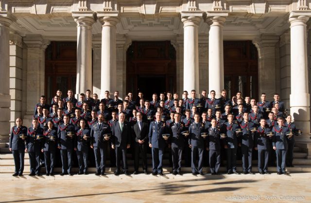Los alumnos de la Academia General del Aire visitan el Palacio Consistorial cartagenero - 4, Foto 4