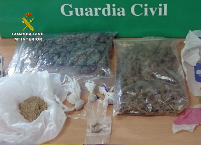 La Guardia Civil se incauta de dos bolsas de marihuana en un carrito de bebé - 2, Foto 2