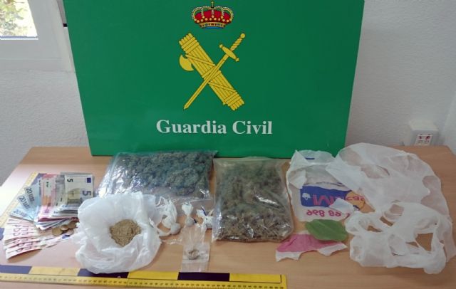 La Guardia Civil se incauta de dos bolsas de marihuana en un carrito de bebé - 3, Foto 3