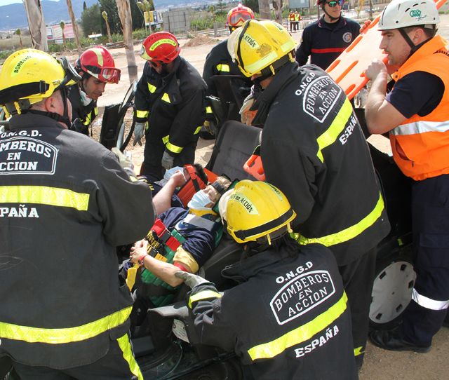 Cerca de 200 personas participan en un simulacro de accidente con drones en la UCAM - 2, Foto 2