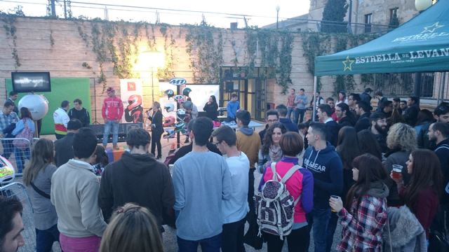 El piloto lorquino de Moto3, Juanfran Guevara, participa en el Beers & Tweets de la UCAM - 2, Foto 2