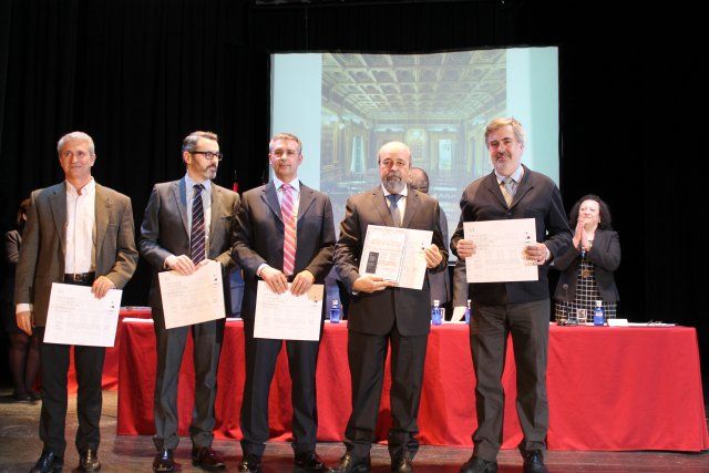 El alcalde de Mazarrón recoge el premio a la calidad en la edificación de las Casas Consistoriales - 2, Foto 2