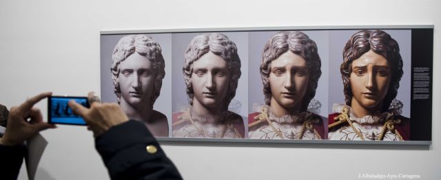 Inaugurada la exposición de Capuz, A Divinis, en el Museo del Teatro Romano - 1, Foto 1