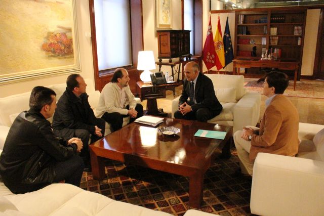 El presidente Garre muestra su apoyo a la Asociación de Familiares de Niños con Cáncer de la Región de Murcia - 2, Foto 2