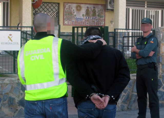 La Guardia Civil localiza y detiene a un delincuente reclamado por cuatro juzgados de la Región - 1, Foto 1