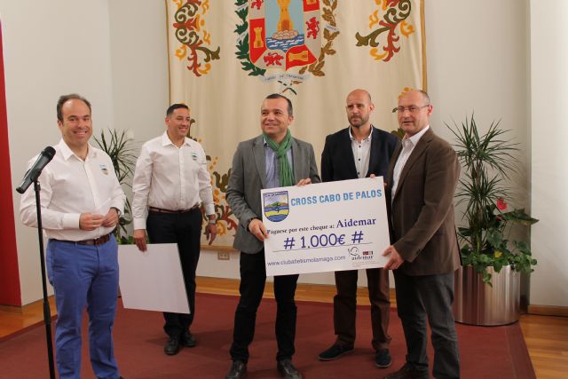 El Cross de Cabo de Palos reparte 4.000 euros entre asociaciones benéficas - 1, Foto 1