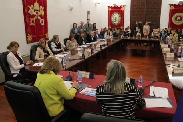 Faltan medidas que ayuden a la conciliación de la vida laboral y familiar de la mujer - 3, Foto 3