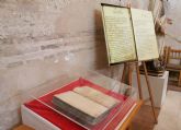 La carta manuscrita de Santa Teresa se expone en la capilla que lleva su nombre del convento de los Carmelitas