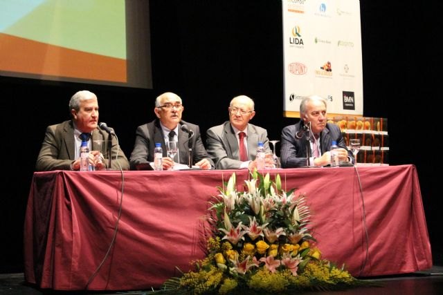 El presidente Garre destaca las cualidades del melocotón ciezano en el primer congreso nacional sobre esta fruta - 2, Foto 2