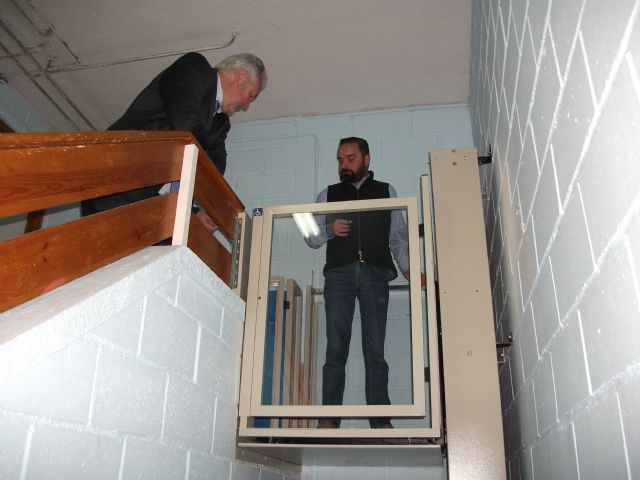 El Ayuntamiento renueva el elevador y la silla de la piscina del Pabellón de Deportes Loli de Gea - 1, Foto 1