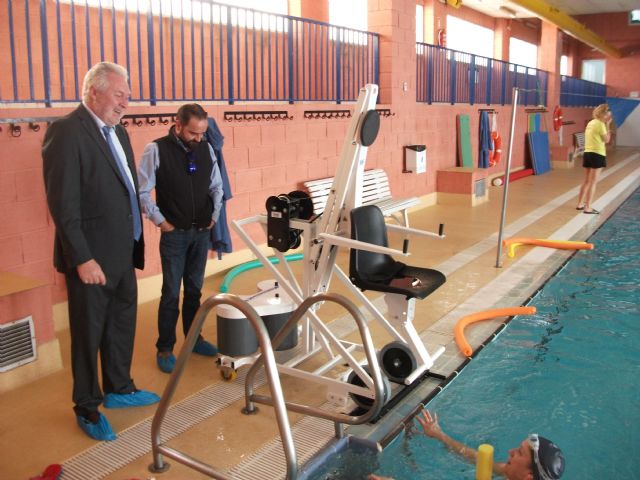 El Ayuntamiento renueva el elevador y la silla de la piscina del Pabellón de Deportes Loli de Gea - 3, Foto 3