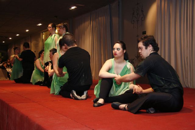 Los murcianos con síndrome de Down de ASSIDO y sus familias premian al Colegio de Arquitectos y al Servicio de Ortopedia y Traumatología Infantil de la Arrixaca - 2, Foto 2