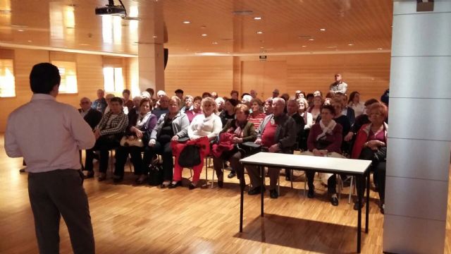 Los mayores alguaceño visitan la empresa jabonera Linasa - 2, Foto 2