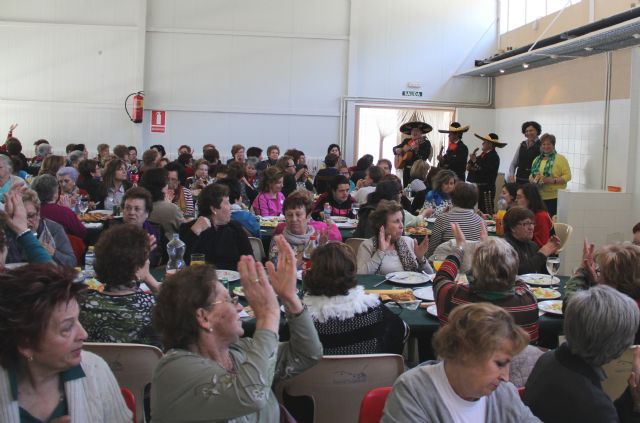 Más de 200 mujeres participan en una jornada de convivencia en el Cabezo la Jara con motivo del ´Mes de la Mujer´ 2015 - 1, Foto 1