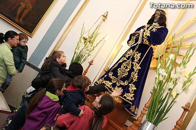 La imagen actual del Cristo de Medinaceli (obra del escultor Anastasio Martínez) que se venera en este día en Totana, fue bendecía en la Parroquia de las Tres Avemarías, el 05 de marzo de 2009, Foto 1