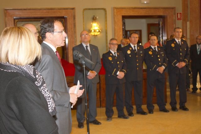 El Alcalde impone la insignia de oro del Cuerpo a cinco bomberos y un cabo que han alcanzado la jubilación en los últimos meses - 2, Foto 2
