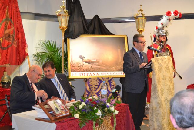 La Sala de Exposiciones Gregorio Cebrián acogió la presentación del libro Los Armaos de Totana. 250 años de historia - 4, Foto 4
