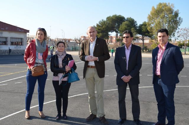 Educación remodela una de las pistas deportivas del colegio La Paz - 1, Foto 1