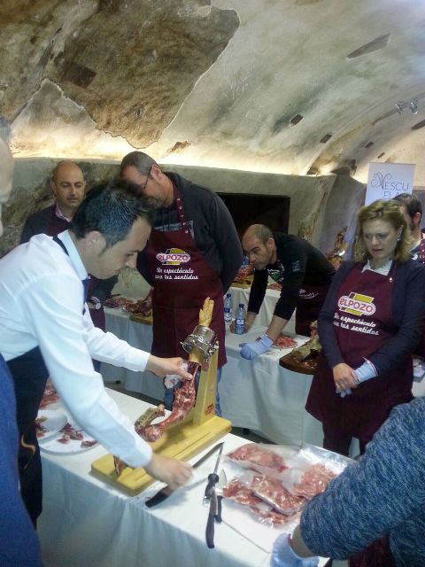 Trece alumnos aprenden técnicas de corte de jamón en la Escuela del Vino - 1, Foto 1