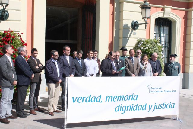 Hoy volvemos a reiterar nuestro compromiso, cercanía y apoyo a todas las víctimas del terrorismo - 1, Foto 1