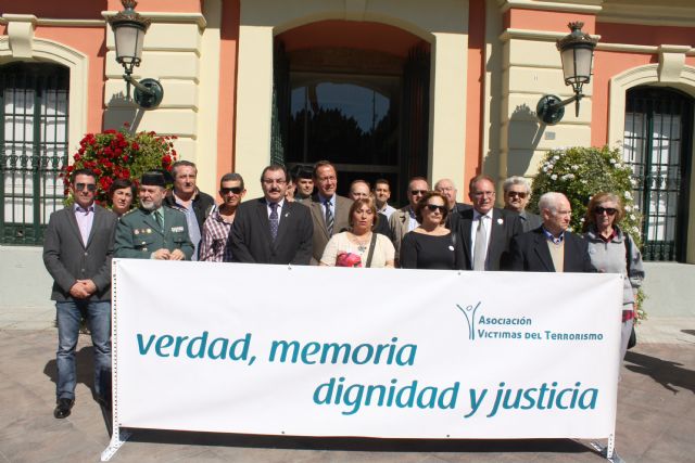 Hoy volvemos a reiterar nuestro compromiso, cercanía y apoyo a todas las víctimas del terrorismo - 2, Foto 2