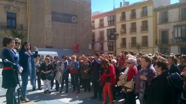 Más de 450 mujeres de Fuente Álamo visitan Lorca en una actividad organizada por los ayuntamientos de Lorca y Fuente Álamo - 1, Foto 1