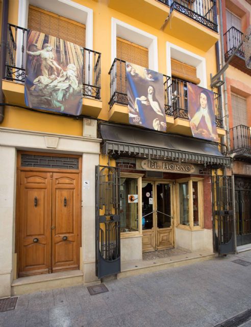 Ochenta imágenes de Santa Teresa decoran la calle Mayor durante el Año Teresiano - 3, Foto 3