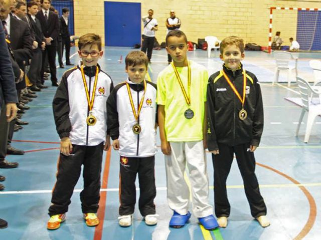 Los alguaceños Ilyass Siddiki y Bernardo Abenza se cuelgan plata y bronce en el campeonato regional de kárate - 1, Foto 1