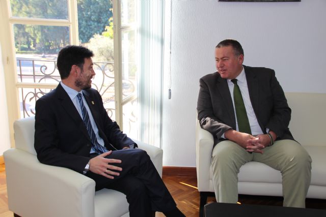 El consejero de Fomento visita la localidad para anunciar la construccin de la rotonda que unir la A-7 con la RM-2, Foto 2