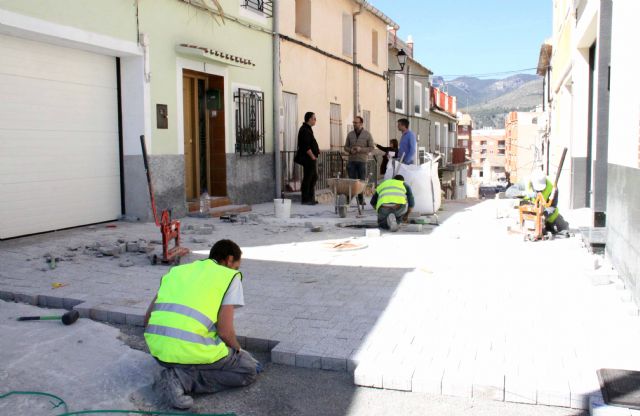 Renuevan la red de agua potable y el pavimento en la cuesta del Cabecico - 1, Foto 1