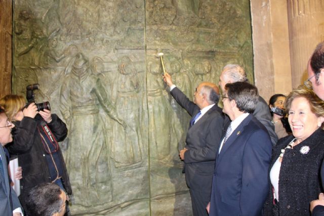 El presidente Garre asegura que el centro de restauracin de la Comunidad rehabilitar la imagen de la patrona de Lorca - 1