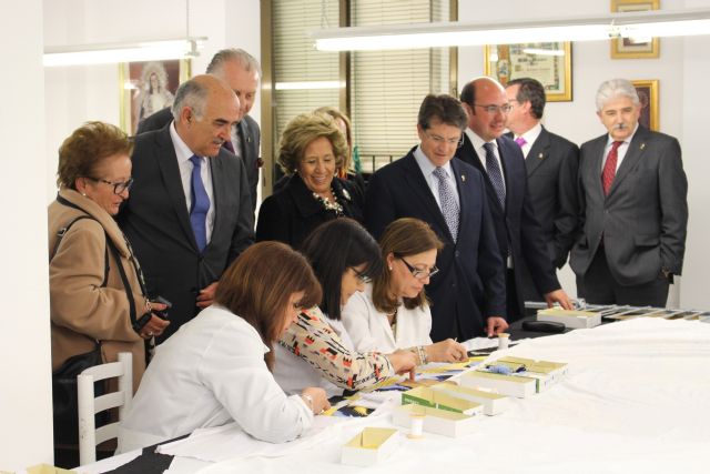 El presidente Garre asegura que el centro de restauracin de la Comunidad rehabilitar la imagen de la patrona de Lorca - 3