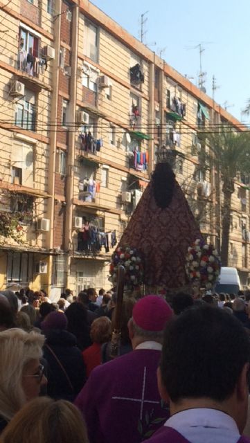 Miles de fieles acompañan a la Patrona de Murcia a la Parroquia del Polígono de la Paz - 1, Foto 1