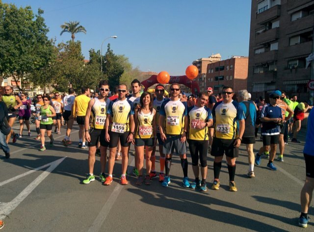 Numerosos atletas del Club Atletismo Totana participaron en la 36 Edición de la Media Maratón de Murcia