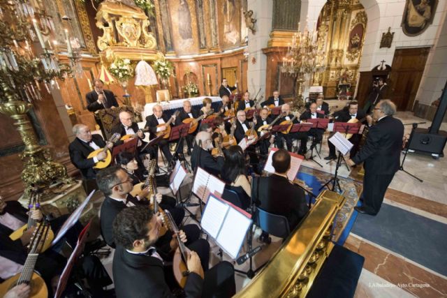 La Orquesta de Pulso y Púa llevó sus Marchas de Semana Santa a la Caridad - 3, Foto 3