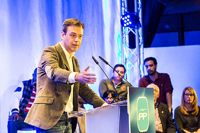 Marcos Ortuño presenta su candidatura por Yecla ante un auditorio lleno y vecinos que siguieron el acto desde la calle - 1, Foto 1