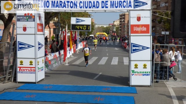 Numerosos atletas del Club Atletismo Totana participaron en la 36 Edicin de la Media Maratn de Murcia - 14