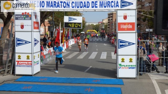 Numerosos atletas del Club Atletismo Totana participaron en la 36 Edicin de la Media Maratn de Murcia - 16