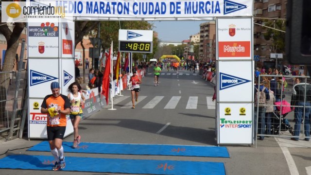Numerosos atletas del Club Atletismo Totana participaron en la 36 Edicin de la Media Maratn de Murcia - 17