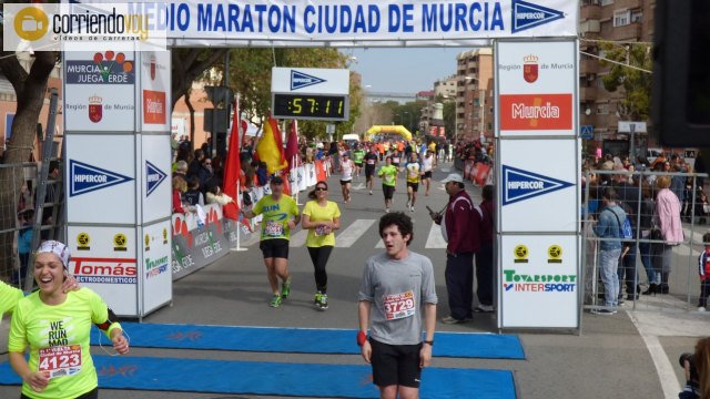 Numerosos atletas del Club Atletismo Totana participaron en la 36 Edicin de la Media Maratn de Murcia - 18