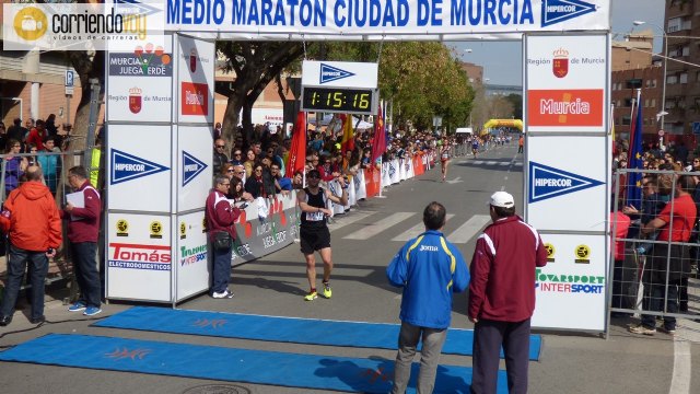 Numerosos atletas del Club Atletismo Totana participaron en la 36 Edicin de la Media Maratn de Murcia - 19