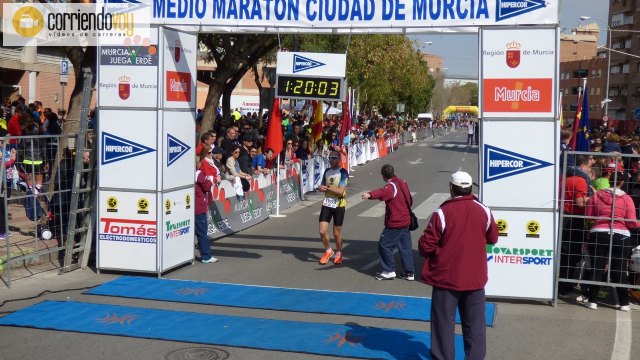 Numerosos atletas del Club Atletismo Totana participaron en la 36 Edicin de la Media Maratn de Murcia - 21
