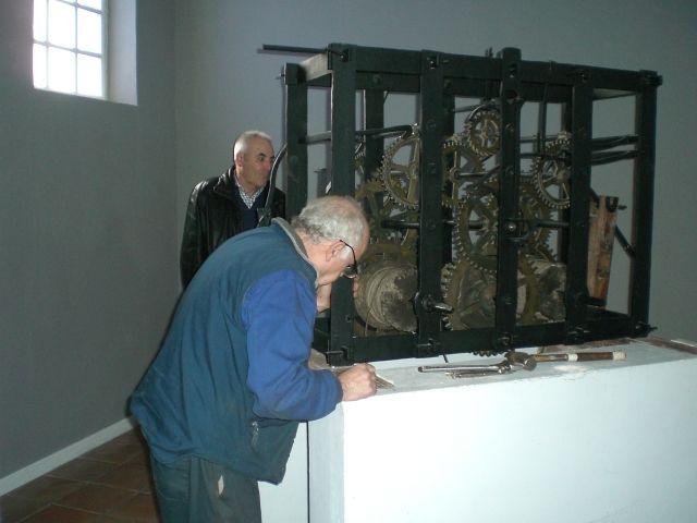El antiguo reloj de la Iglesia de Santiago vuelve al Cuarto de los Novios dentro de las actuaciones del proyecto de musealización de la Torre - 2, Foto 2