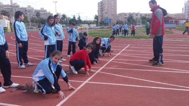 Turno de los alumnos del Sagrado Corazón para practicar Atletismo con el ADE - 2, Foto 2