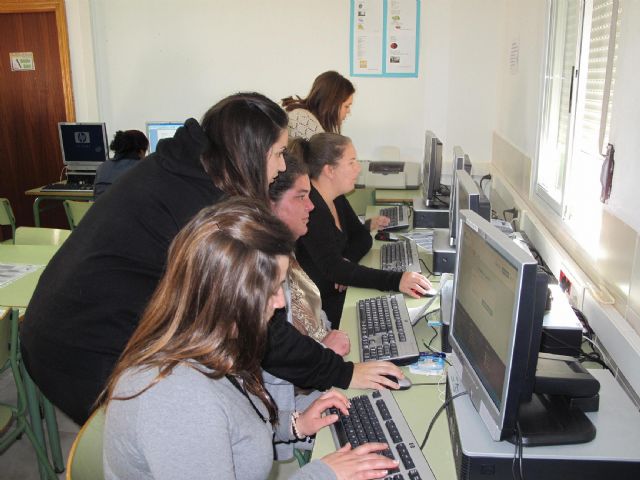 Mujeres y jóvenes se benefician del Plan de Desarrollo Gitano en Villalba - 2, Foto 2