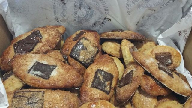 Los mayores de los centros de día elaboran monas para la Semana Santa - 3, Foto 3