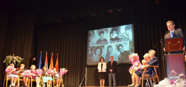 Nueve alguaceñas, agasajadas en el tradicional Homenaje a la Mujer Mayor - 4, Foto 4