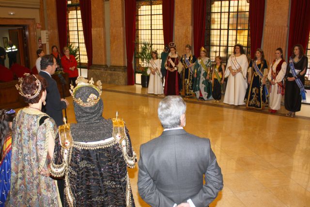 El Alcalde recibe a las diez candidatas a Abanderada de la Fiesta de Moros y Cristianos - 2, Foto 2