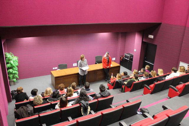 Más de una treintena de mujeres han finalizado con éxito los dos cursos desarrollados por Igualdad y la Asociación Agua y Tierra - 2, Foto 2