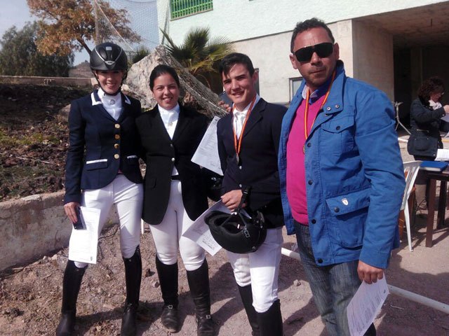 Success two totaneras in the territorial competition dressage 2015, held in Lorca, Foto 1